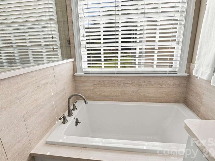 7111 Prescott Pond Lane, Charlotte, NC 28270.  MLS# CAR4428361, YatesRealty ID 53901. 