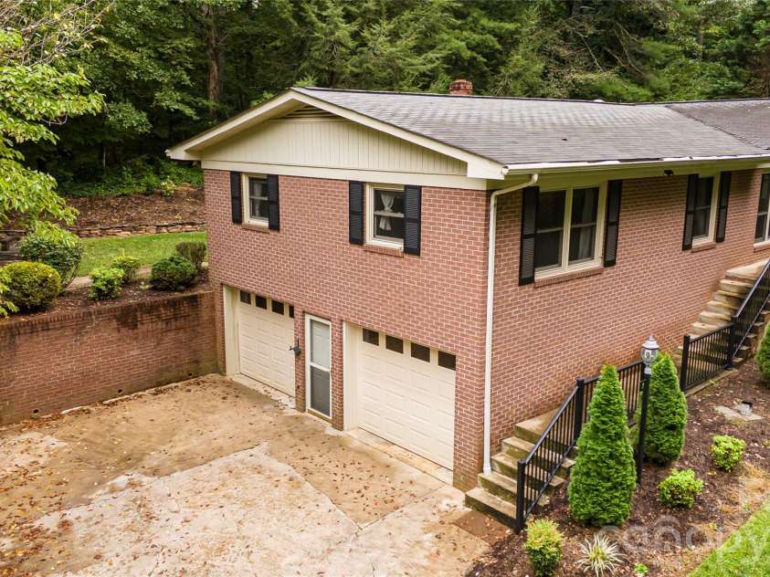 204 Sherwood Place, Morganton, NC 28655.  MLS# CAR4430225, YatesRealty ID 53903. 