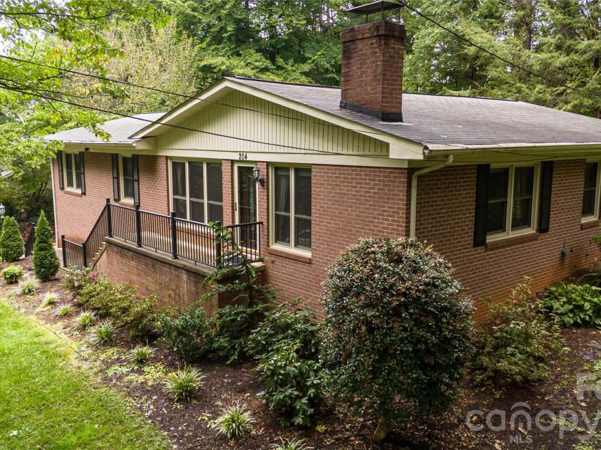 204 Sherwood Place, Morganton, NC 28655.  MLS# CAR4430225, YatesRealty ID 53903. 