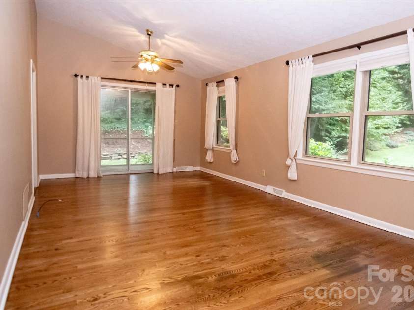 204 Sherwood Place, Morganton, NC 28655.  MLS# CAR4430225, YatesRealty ID 53903. 