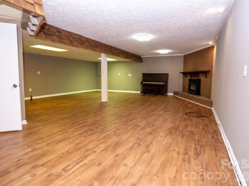 204 Sherwood Place, Morganton, NC 28655.  MLS# CAR4430225, YatesRealty ID 53903. 