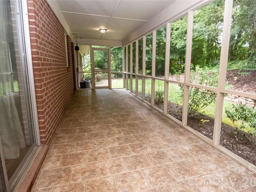 204 Sherwood Place, Morganton, NC 28655.  MLS# CAR4430225, YatesRealty ID 53903. 