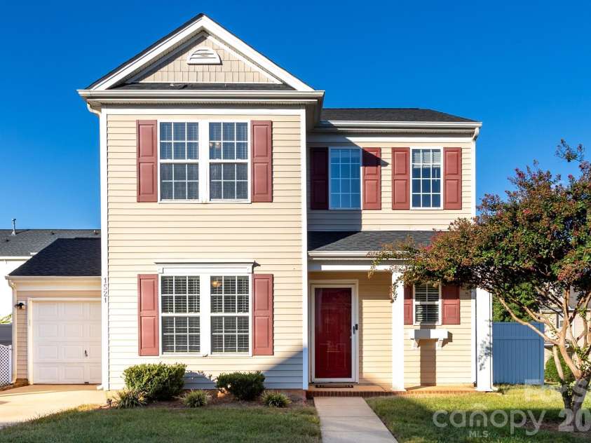 1521 Hyacinth Court, Charlotte, NC 28215.  MLS# CAR4424182, YatesRealty ID 53908. 