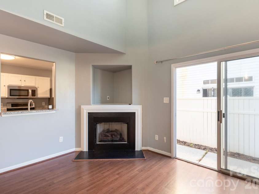 1521 Hyacinth Court, Charlotte, NC 28215.  MLS# CAR4424182, YatesRealty ID 53908. 