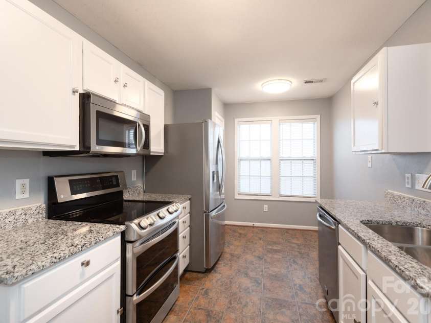 1521 Hyacinth Court, Charlotte, NC 28215.  MLS# CAR4424182, YatesRealty ID 53908. 