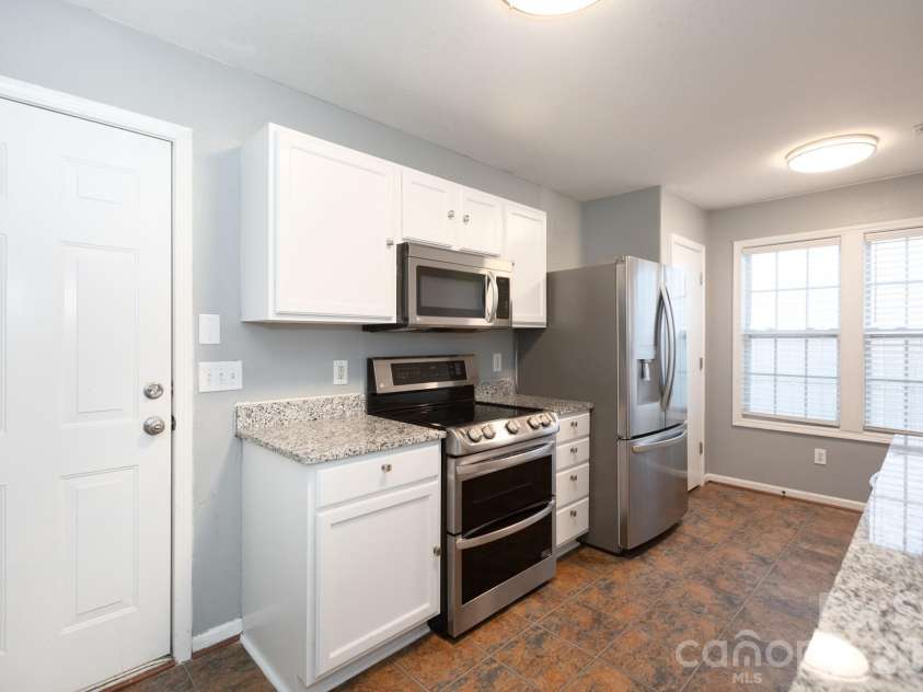 1521 Hyacinth Court, Charlotte, NC 28215.  MLS# CAR4424182, YatesRealty ID 53908. 