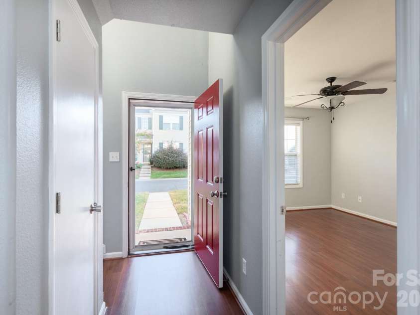 1521 Hyacinth Court, Charlotte, NC 28215.  MLS# CAR4424182, YatesRealty ID 53908. 