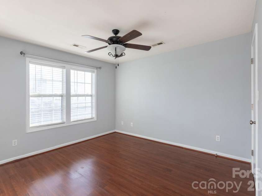 1521 Hyacinth Court, Charlotte, NC 28215.  MLS# CAR4424182, YatesRealty ID 53908. 