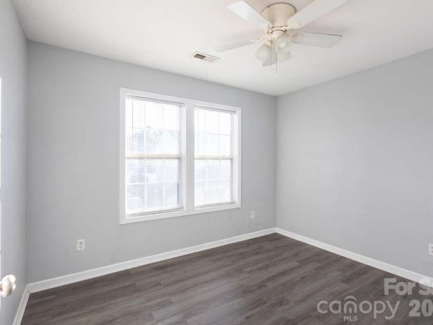 1521 Hyacinth Court, Charlotte, NC 28215.  MLS# CAR4424182, YatesRealty ID 53908. 