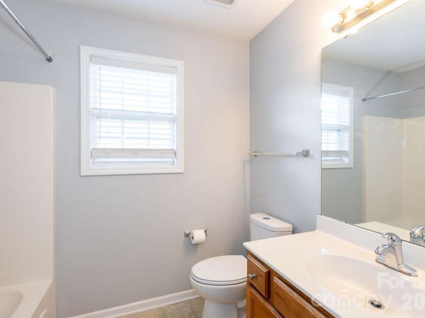 1521 Hyacinth Court, Charlotte, NC 28215.  MLS# CAR4424182, YatesRealty ID 53908. 