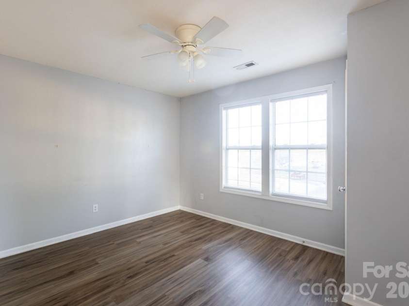 1521 Hyacinth Court, Charlotte, NC 28215.  MLS# CAR4424182, YatesRealty ID 53908. 