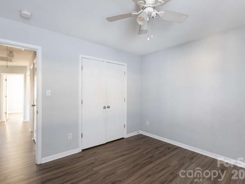 1521 Hyacinth Court, Charlotte, NC 28215.  MLS# CAR4424182, YatesRealty ID 53908. 