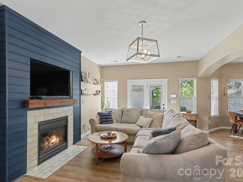 11122 Aprilia Lane, Cornelius, NC 28031.  MLS# CAR4429461, YatesRealty ID 53909. 