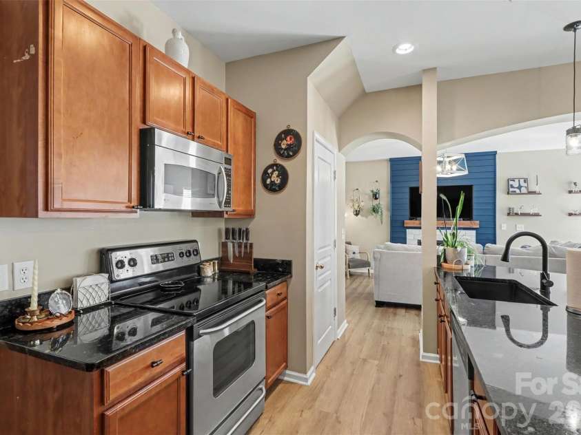 11122 Aprilia Lane, Cornelius, NC 28031.  MLS# CAR4429461, YatesRealty ID 53909. 