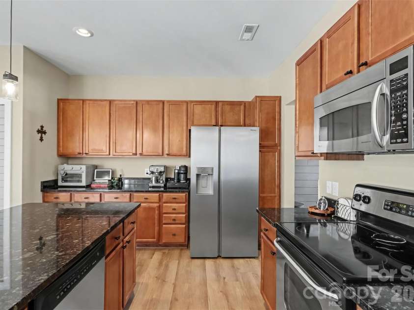 11122 Aprilia Lane, Cornelius, NC 28031.  MLS# CAR4429461, YatesRealty ID 53909. 