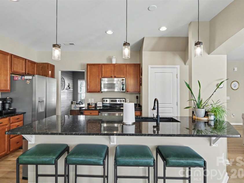 11122 Aprilia Lane, Cornelius, NC 28031.  MLS# CAR4429461, YatesRealty ID 53909. 