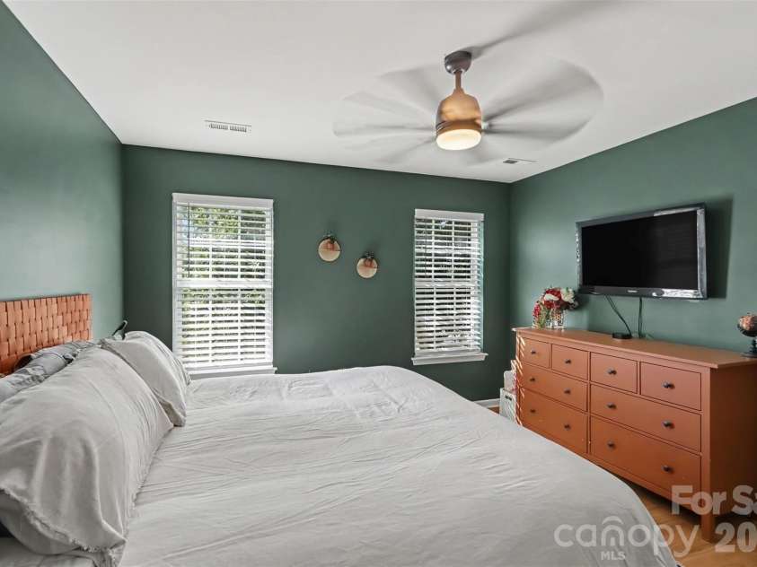 11122 Aprilia Lane, Cornelius, NC 28031.  MLS# CAR4429461, YatesRealty ID 53909. 