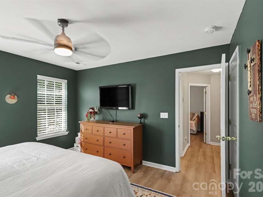 11122 Aprilia Lane, Cornelius, NC 28031.  MLS# CAR4429461, YatesRealty ID 53909. 