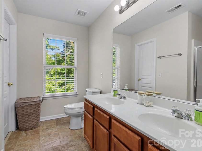 11122 Aprilia Lane, Cornelius, NC 28031.  MLS# CAR4429461, YatesRealty ID 53909. 