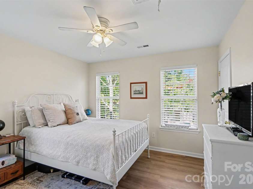 11122 Aprilia Lane, Cornelius, NC 28031.  MLS# CAR4429461, YatesRealty ID 53909. 