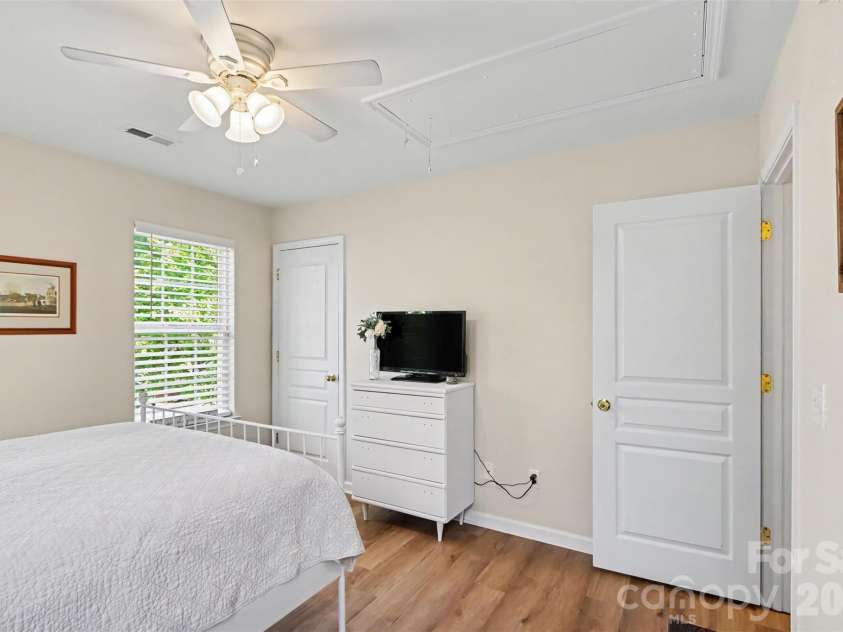 11122 Aprilia Lane, Cornelius, NC 28031.  MLS# CAR4429461, YatesRealty ID 53909. 
