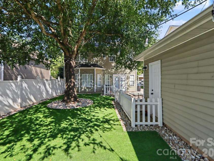 11122 Aprilia Lane, Cornelius, NC 28031.  MLS# CAR4429461, YatesRealty ID 53909. 
