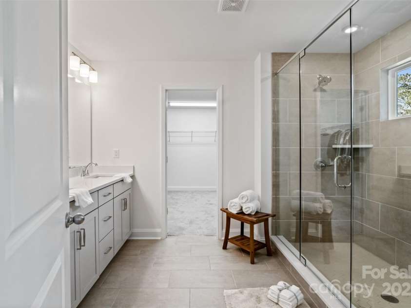 416 Clemson Tree Lane, Lake Wylie, SC 29710.  MLS# CAR4223424, YatesRealty ID 5391. Primary bath