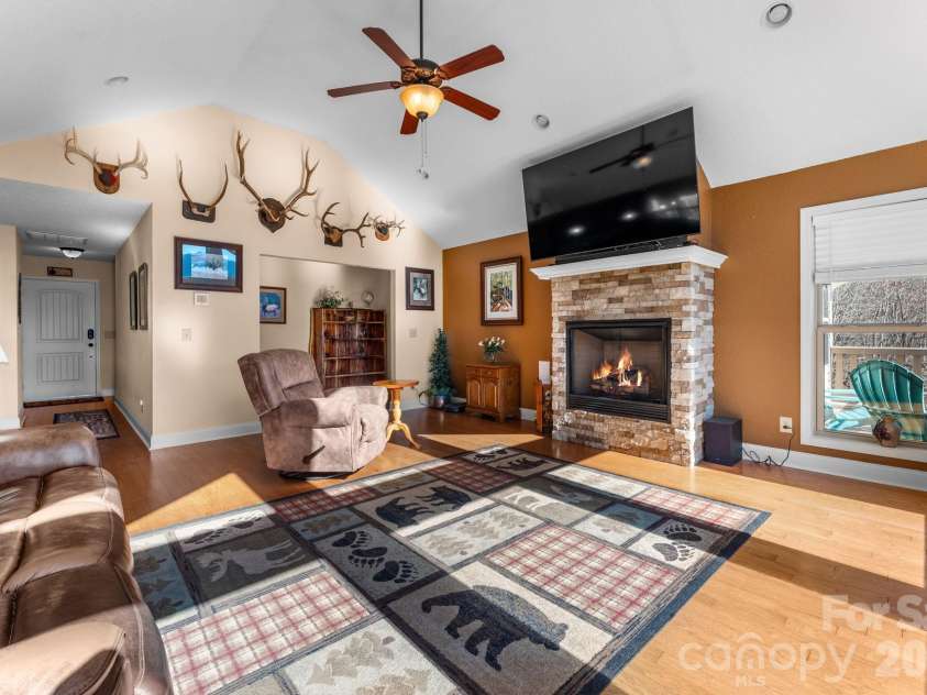 790 Moonlight Trail, Bryson City, NC 28713.  MLS# CAR4341828, YatesRealty ID 5391. 