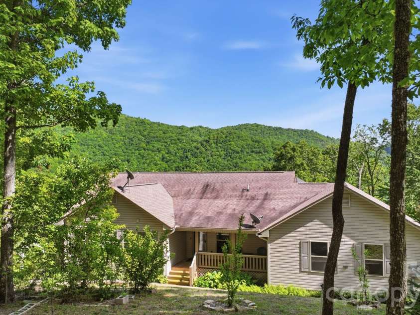 790 Moonlight Trail, Bryson City, NC 28713.  MLS# CAR4341828, YatesRealty ID 5391. 
