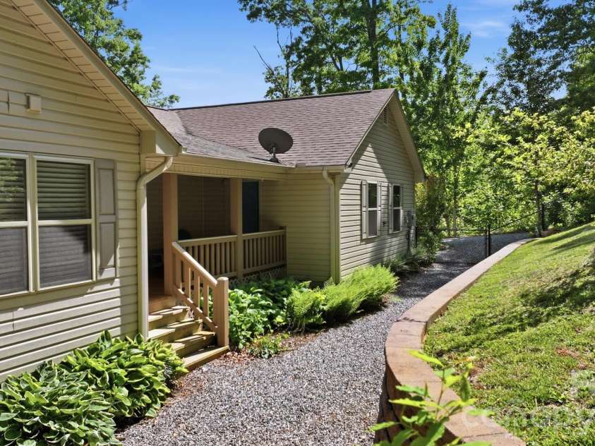 790 Moonlight Trail, Bryson City, NC 28713.  MLS# CAR4341828, YatesRealty ID 5391. 