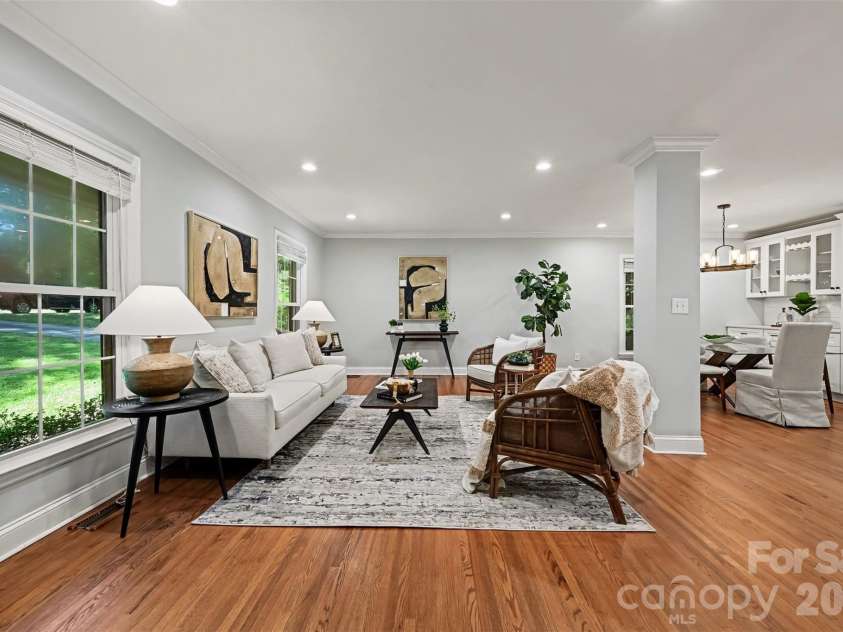 6207 Honegger Drive, Charlotte, NC 28211.  MLS# CAR4400788, YatesRealty ID 53910. 