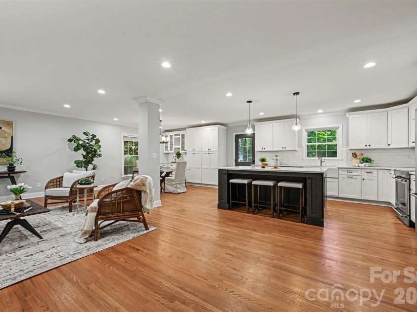 6207 Honegger Drive, Charlotte, NC 28211.  MLS# CAR4400788, YatesRealty ID 53910. 