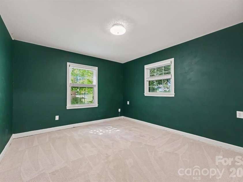 6207 Honegger Drive, Charlotte, NC 28211.  MLS# CAR4400788, YatesRealty ID 53910. 