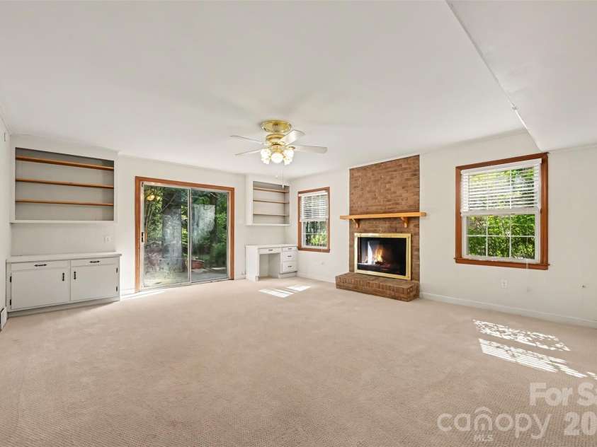 6207 Honegger Drive, Charlotte, NC 28211.  MLS# CAR4400788, YatesRealty ID 53910. 