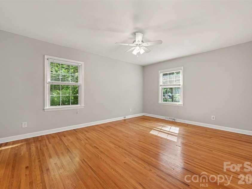 6207 Honegger Drive, Charlotte, NC 28211.  MLS# CAR4400788, YatesRealty ID 53910. 