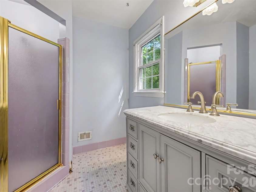 6207 Honegger Drive, Charlotte, NC 28211.  MLS# CAR4400788, YatesRealty ID 53910. 