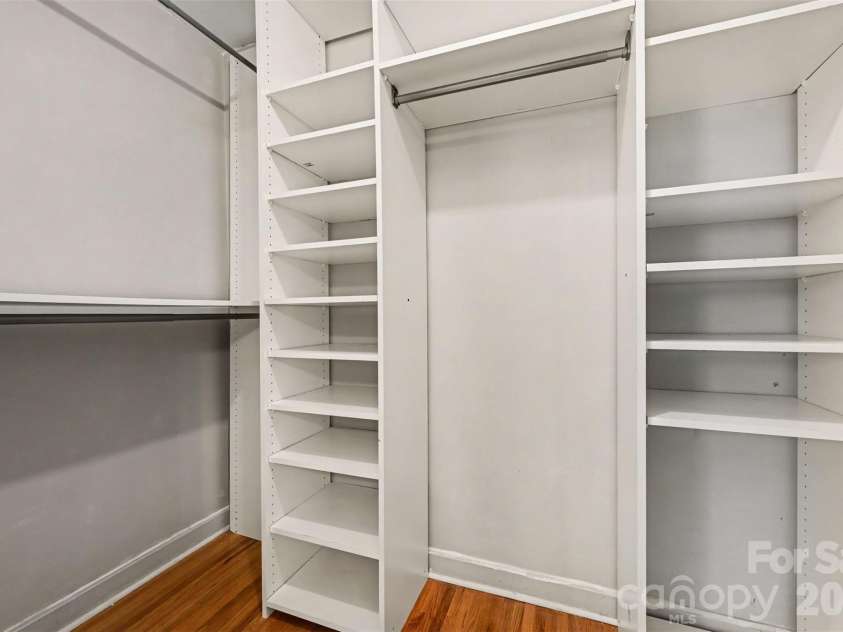 6207 Honegger Drive, Charlotte, NC 28211.  MLS# CAR4400788, YatesRealty ID 53910. 