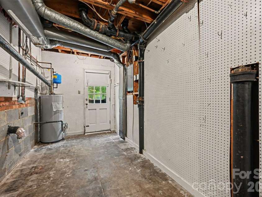 6207 Honegger Drive, Charlotte, NC 28211.  MLS# CAR4400788, YatesRealty ID 53910. 