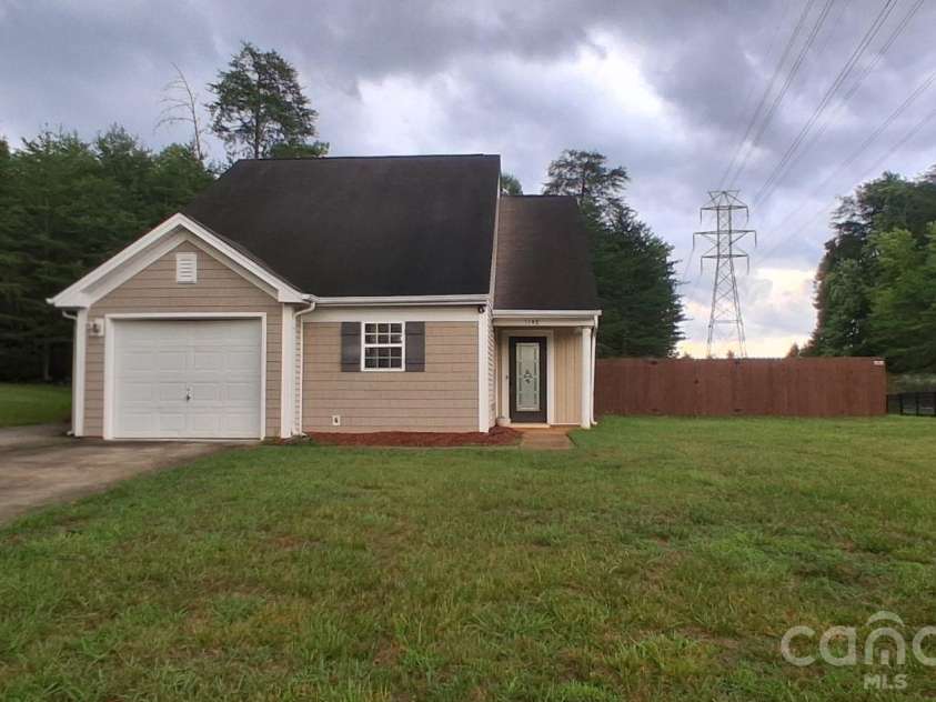 1148 Crowders Woods Drive, Gastonia, NC 28052.  MLS# CAR4403106, YatesRealty ID 53914. 