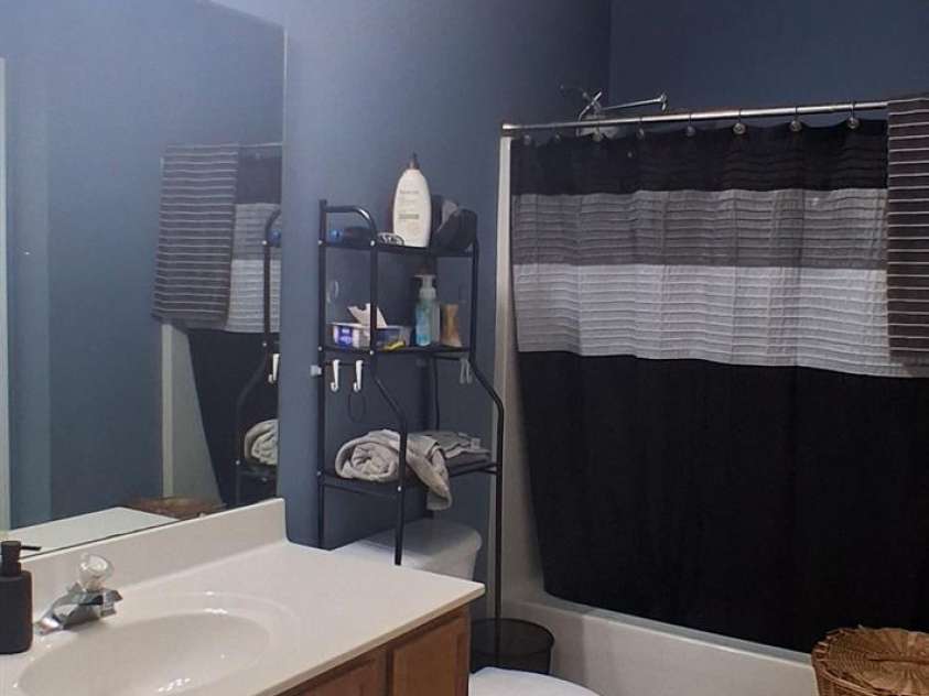 1148 Crowders Woods Drive, Gastonia, NC 28052.  MLS# CAR4403106, YatesRealty ID 53914. Hall Bath