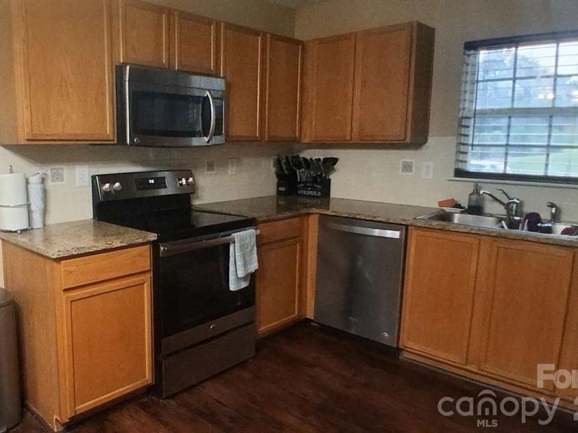 1148 Crowders Woods Drive, Gastonia, NC 28052.  MLS# CAR4403106, YatesRealty ID 53914. Kitchen