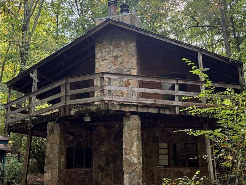 71 Laurel Ridge Drive, Spruce Pine, NC 28777.  MLS# CAR4430252, YatesRealty ID 53918. 