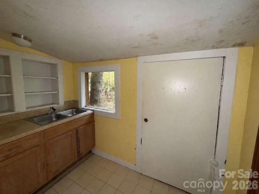 71 Laurel Ridge Drive, Spruce Pine, NC 28777.  MLS# CAR4430252, YatesRealty ID 53918. 