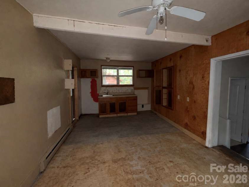 71 Laurel Ridge Drive, Spruce Pine, NC 28777.  MLS# CAR4430252, YatesRealty ID 53918. 