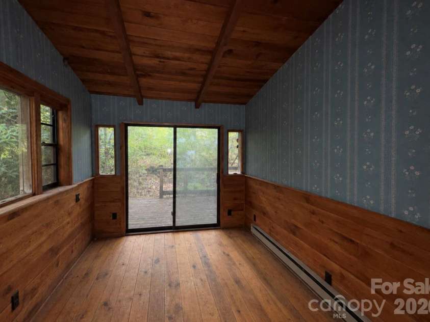 71 Laurel Ridge Drive, Spruce Pine, NC 28777.  MLS# CAR4430252, YatesRealty ID 53918. 