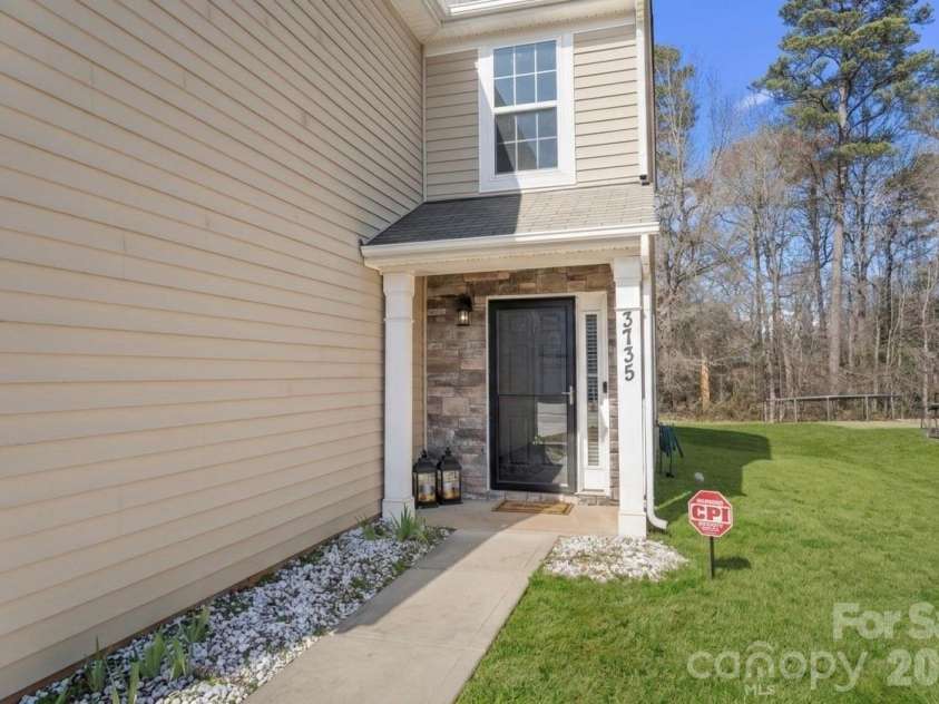 3735 Ernie Drive, Charlotte, NC 28269.  MLS# CAR4330253, YatesRealty ID 5392. 