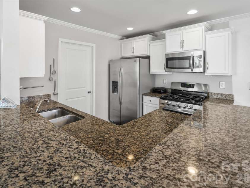 3735 Ernie Drive, Charlotte, NC 28269.  MLS# CAR4330253, YatesRealty ID 5392. 