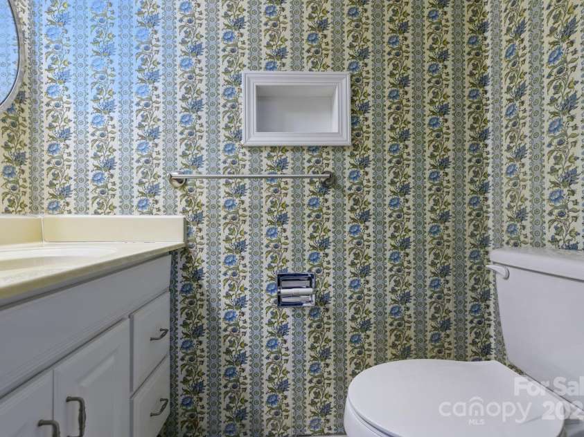 718 White Sparrow Drive, Hendersonville, NC 28792.  MLS# CAR4233485, YatesRealty ID 5392. Half bath in primary bedroom