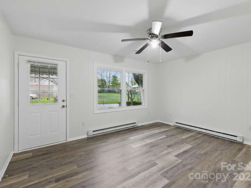 718 White Sparrow Drive, Hendersonville, NC 28792.  MLS# CAR4233485, YatesRealty ID 5392. Living room
