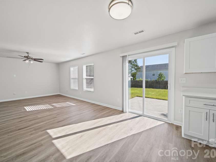 1820 Rustic Barn Drive, Huntersville, NC 28078.  MLS# CAR4428883, YatesRealty ID 53926. Breakfast Area and Great Room